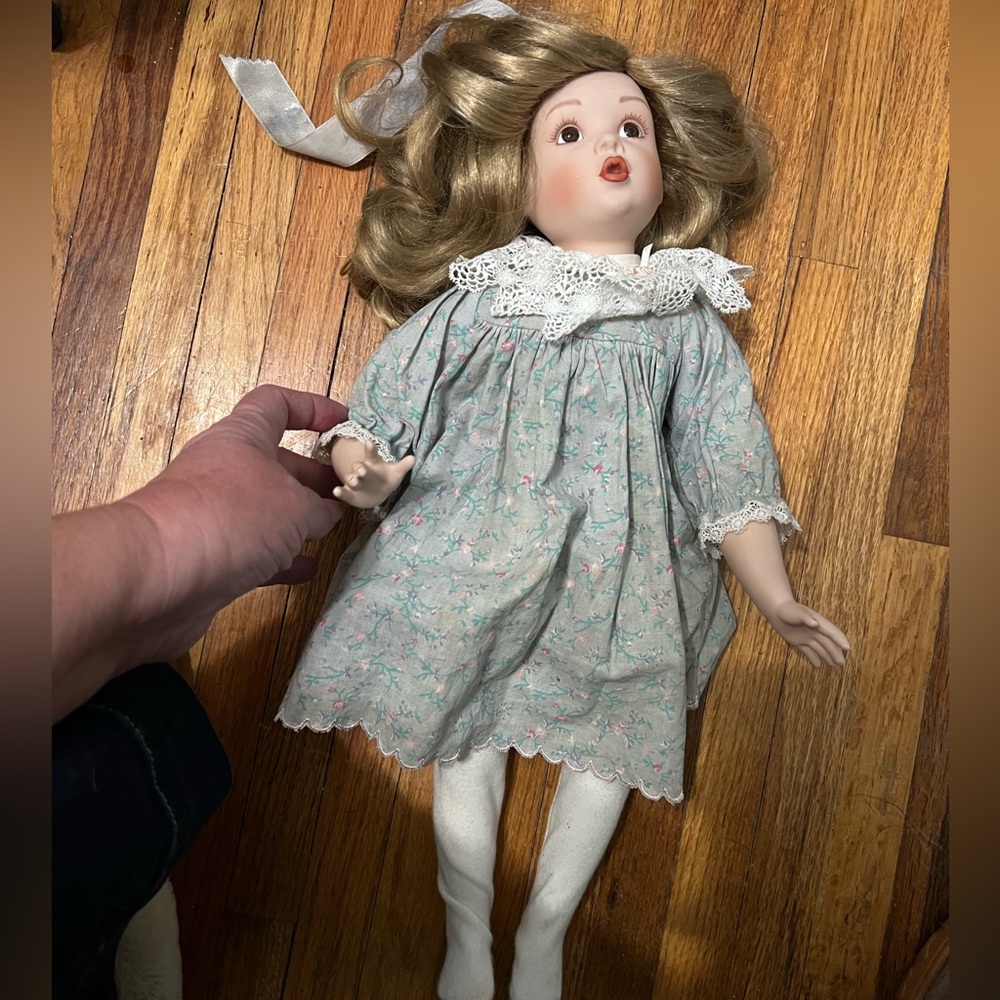 Margaret Porcelain Doll From 1992 The Hamilton Collection